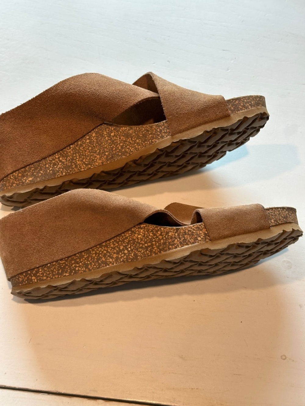Yokono Women's Brown Suede Crisscross Slide Sandals - Picture 4 of 8
